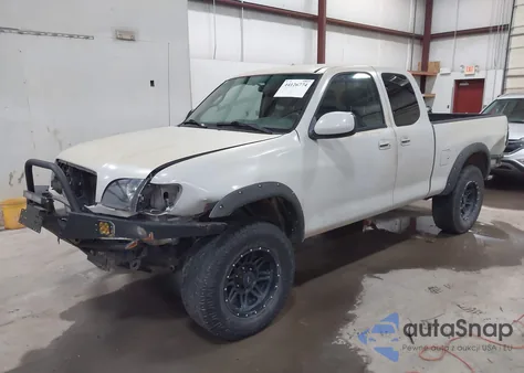 2000 Toyota Tundra Sr5 V8 z USA, uszkodzony, nr VIN 5TBBT4419YS026995